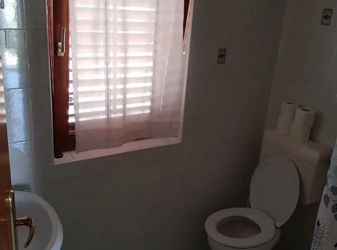 Maki & Suzi Guest house 3*